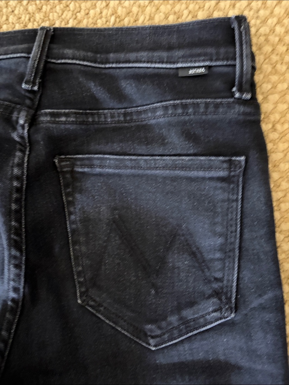 MOTHER Denim The Weekender Deep End Black Flare Jeans Size 26 Like-New - Picture 5 of 8